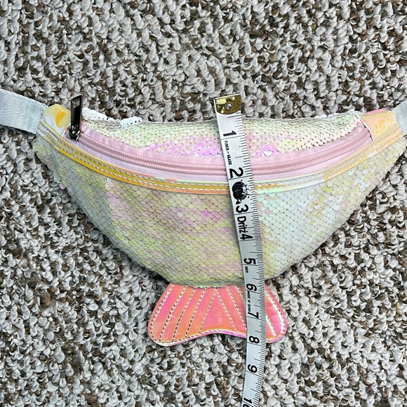 Bundle of 3 Justice Ombré Scarf Sequin Mermaid Belt Bag Sequin Pom Knit Hat NWOT - Picture 10 of 16